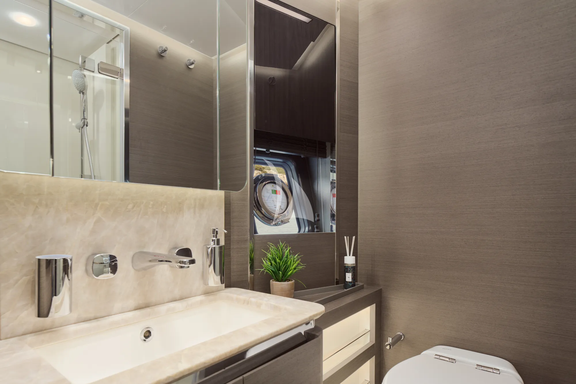 MYNE Azimut S8 - VIP cabin 1 bathroom