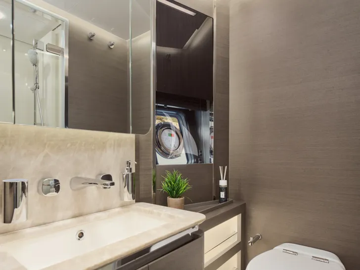MYNE Azimut S8 - VIP cabin 1 bathroom MYNE Azimut S8 - VIP cabin 1 bathroom