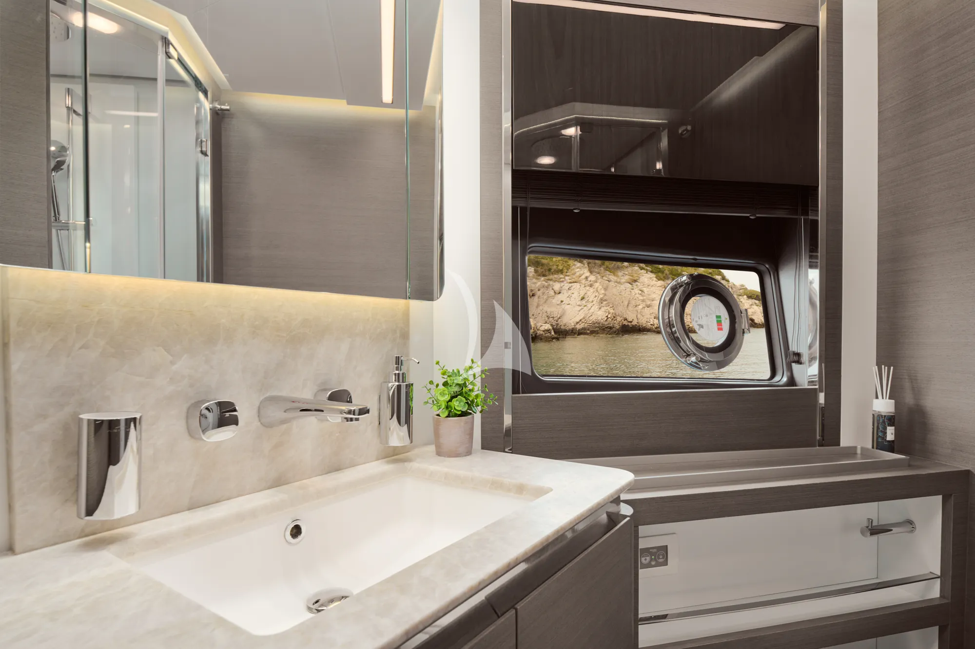 MYNE Azimut S8 - VIP cabin 2 bathroom
