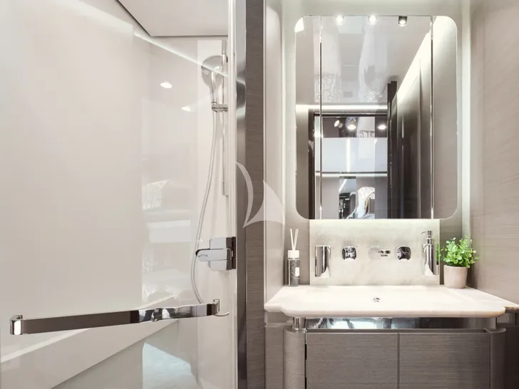 MYNE Azimut S8 - twin cabin bathroom MYNE Azimut S8 - twin cabin bathroom