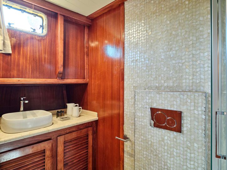 MYRA Gulet Greece Ensuite MYRA Gulet Greece Ensuite