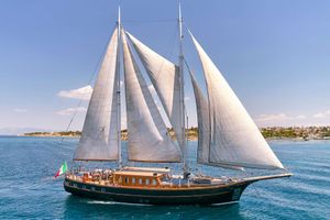 MYRA - Gulet 90 - 6 Cabins - Athens - Paros - Mykonos MYRA - Gulet 90 - 6 Cabins - Athens - Paros - Mykonos