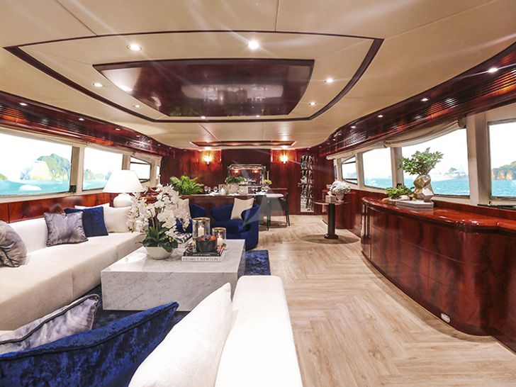 FOR YOUR EYES ONLY Astondoa 102 GLX - main saloon FOR YOUR EYES ONLY Astondoa 102 GLX - main saloon