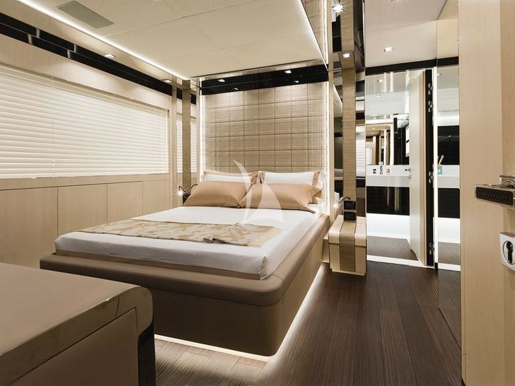 Mangusta Oceano 43 VIP cabin