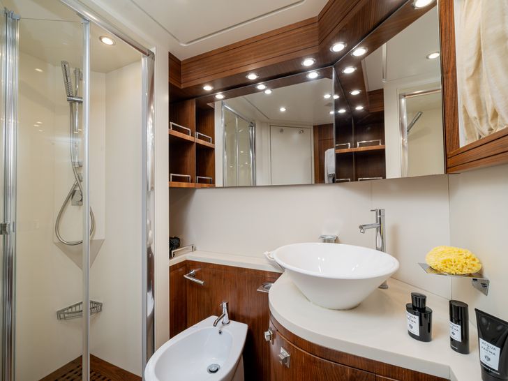 MY LIFE Maiora 27 - master cabin bathroom MY LIFE Maiora 27 - master cabin bathroom