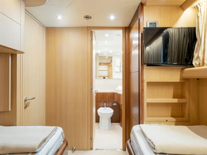 MY LIFE Maiora 27 - twin cabin TV MY LIFE Maiora 27 - twin cabin TV