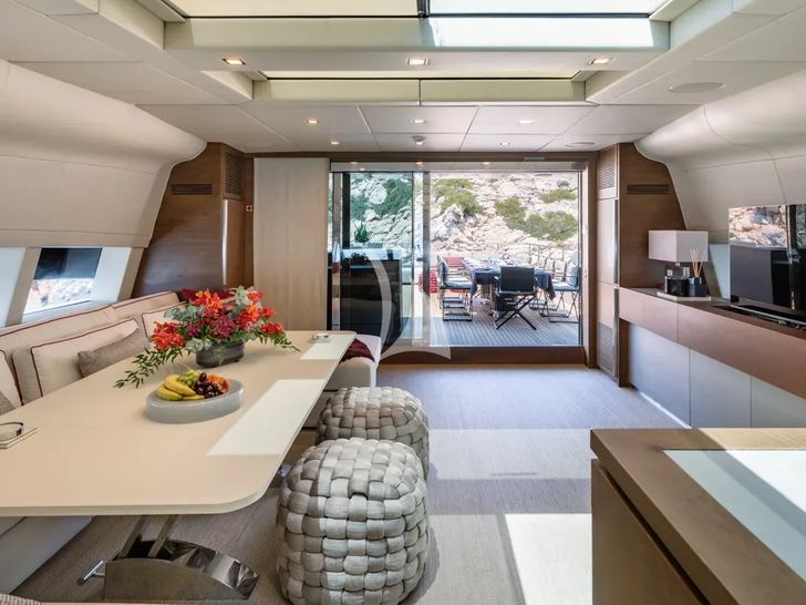 NAIA Sanlorenzo 40 Alloy - sky lounge with TV NAIA Sanlorenzo 40 Alloy - sky lounge with TV