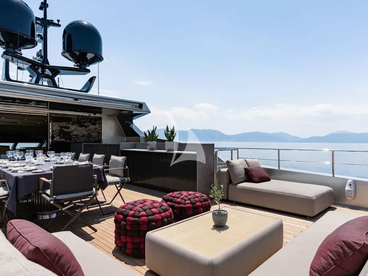 NAIA Sanlorenzo 40 Alloy - sundeck lounging and dining area NAIA Sanlorenzo 40 Alloy - sundeck lounging and dining area