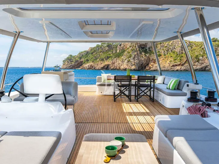 NAMA Lagoon 60 - flybridge NAMA Lagoon 60 - flybridge