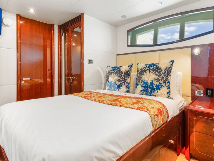 NAMASTAY Lazzara 116 - VIP cabin 2 NAMASTAY Lazzara 116 - VIP cabin 2
