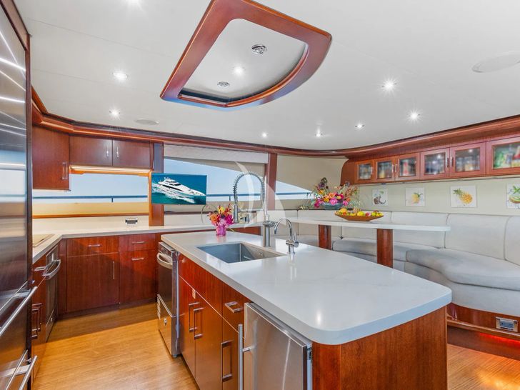 NAMASTAY Lazzara 116 - galley NAMASTAY Lazzara 116 - galley