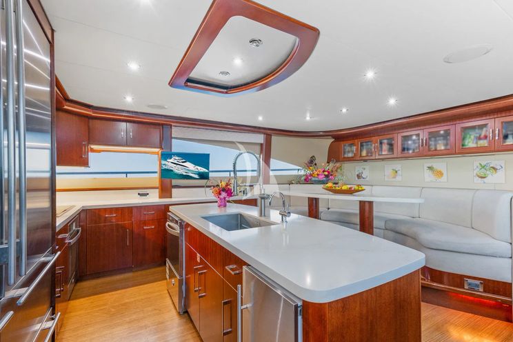 Charter Yacht NAMASTAY - Lazzara 116 - 5 Cabins - Nassau - Exumas - Staniel Cay - Bahamas