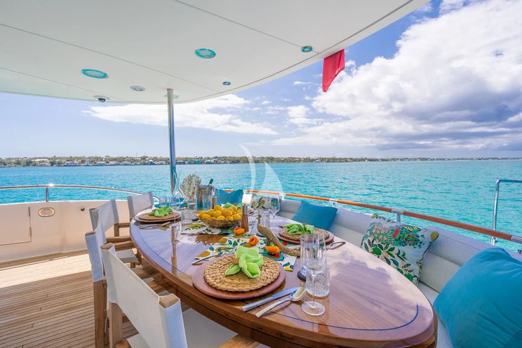 Charter Yacht NAMASTAY - Lazzara 116 - 5 Cabins - Nassau - Exumas - Staniel Cay - Bahamas