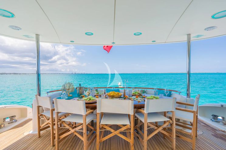 Charter Yacht NAMASTAY - Lazzara 116 - 5 Cabins - Nassau - Exumas - Staniel Cay - Bahamas