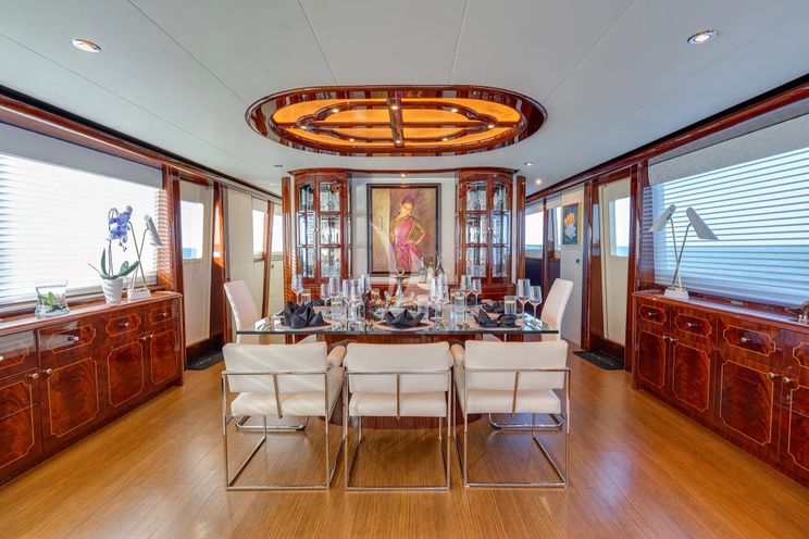 Charter Yacht NAMASTAY - Lazzara 116 - 5 Cabins - Nassau - Exumas - Staniel Cay - Bahamas