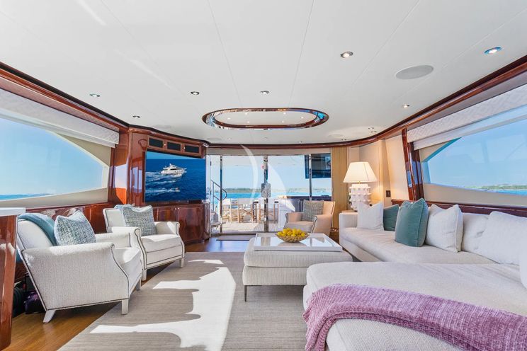 Charter Yacht NAMASTAY - Lazzara 116 - 5 Cabins - Nassau - Exumas - Staniel Cay - Bahamas