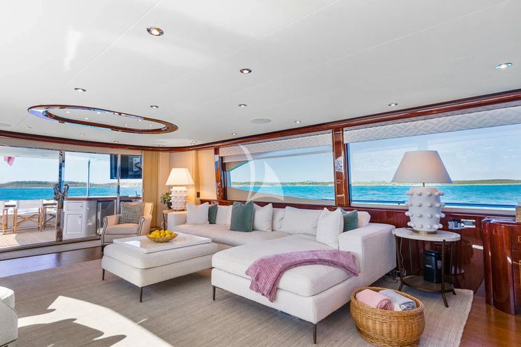 Charter Yacht NAMASTAY - Lazzara 116 - 5 Cabins - Nassau - Exumas - Staniel Cay - Bahamas
