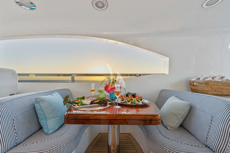 Charter Yacht NAMASTAY - Lazzara 116 - 5 Cabins - Nassau - Exumas - Staniel Cay - Bahamas