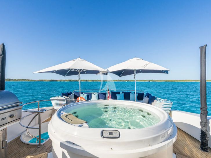 NAMASTAY Lazzara 116 - sundeck jacuzzi NAMASTAY Lazzara 116 - sundeck jacuzzi