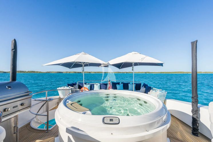 Charter Yacht NAMASTAY - Lazzara 116 - 5 Cabins - Nassau - Exumas - Staniel Cay - Bahamas