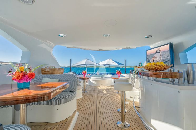 Charter Yacht NAMASTAY - Lazzara 116 - 5 Cabins - Nassau - Exumas - Staniel Cay - Bahamas