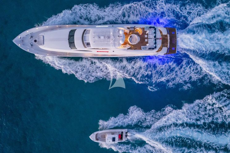 Charter Yacht NAMASTAY - Lazzara 116 - 5 Cabins - Nassau - Exumas - Staniel Cay - Bahamas