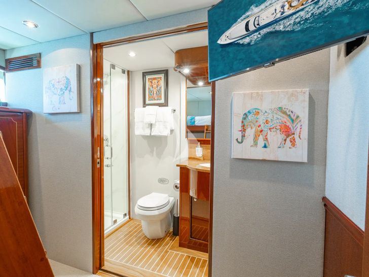 NAMASTAY Lazzara 116 - twin bunk cabin bathroom NAMASTAY Lazzara 116 - twin bunk cabin bathroom