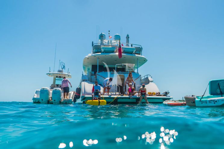 Charter Yacht NAMASTAY - Lazzara 116 - 5 Cabins - Nassau - Exumas - Staniel Cay - Bahamas