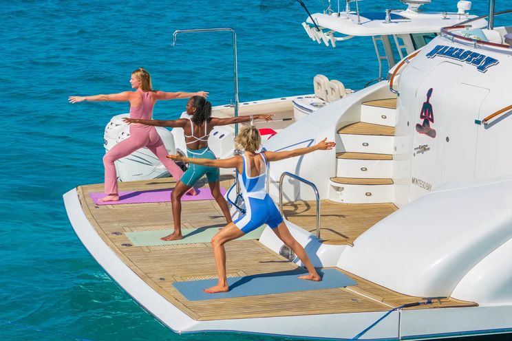Charter Yacht NAMASTAY - Lazzara 116 - 5 Cabins - Nassau - Exumas - Staniel Cay - Bahamas