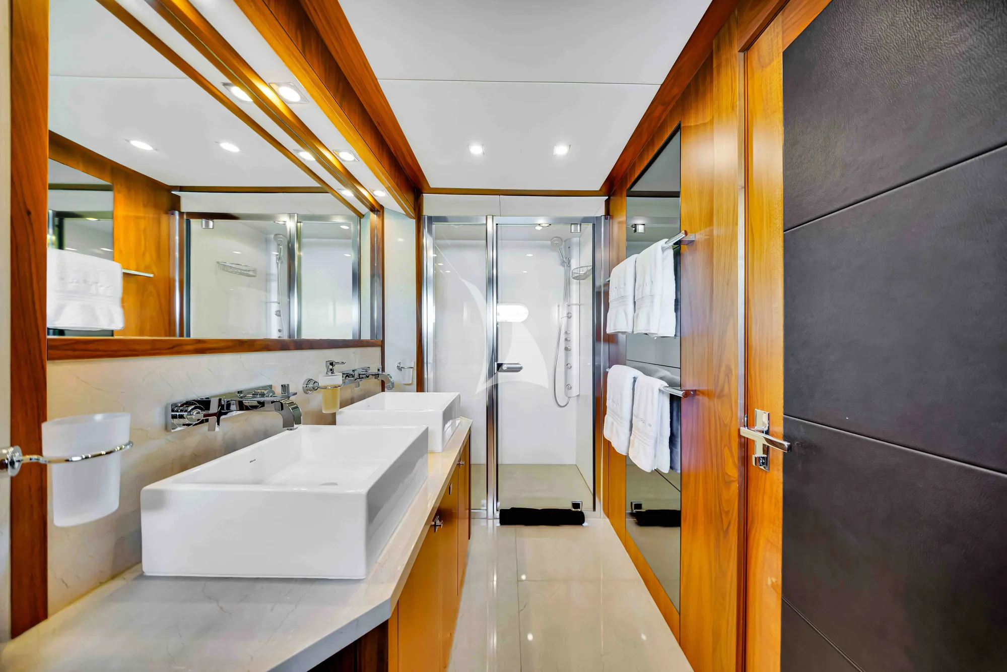 NATURAL 9 Sunseeker 37m - VIP cabin 1 bathroom