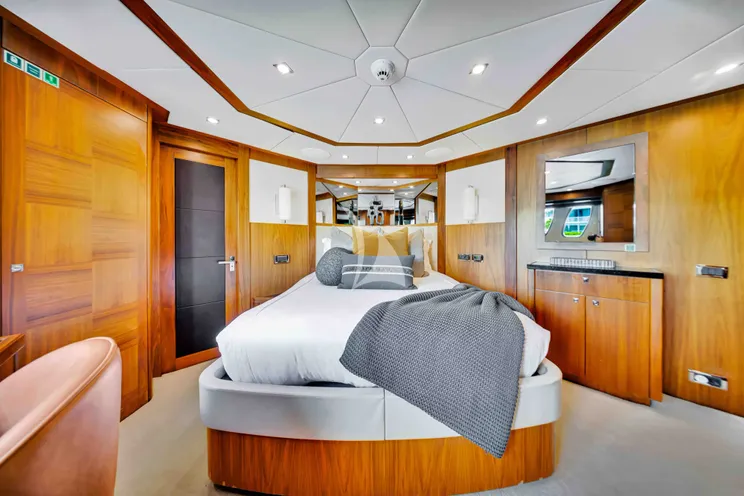 Charter Yacht NATURAL 9 - Sunseeker 37m - 5 Cabins - Nassau - Exumas - Bahamas