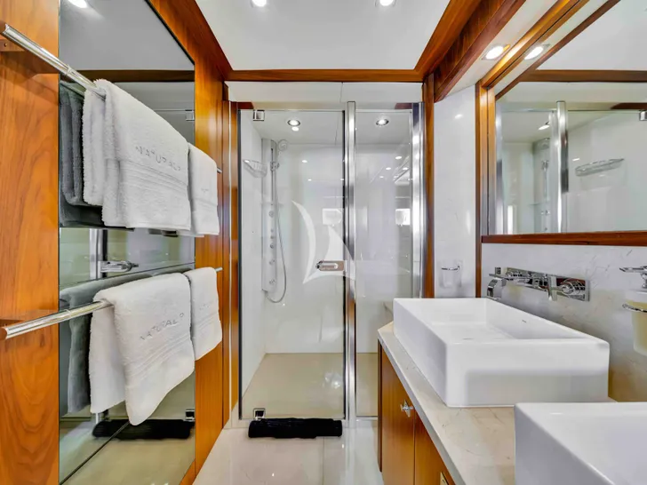 NATURAL 9 Sunseeker 37m - VIP cabin 2 bathroom NATURAL 9 Sunseeker 37m - VIP cabin 2 bathroom