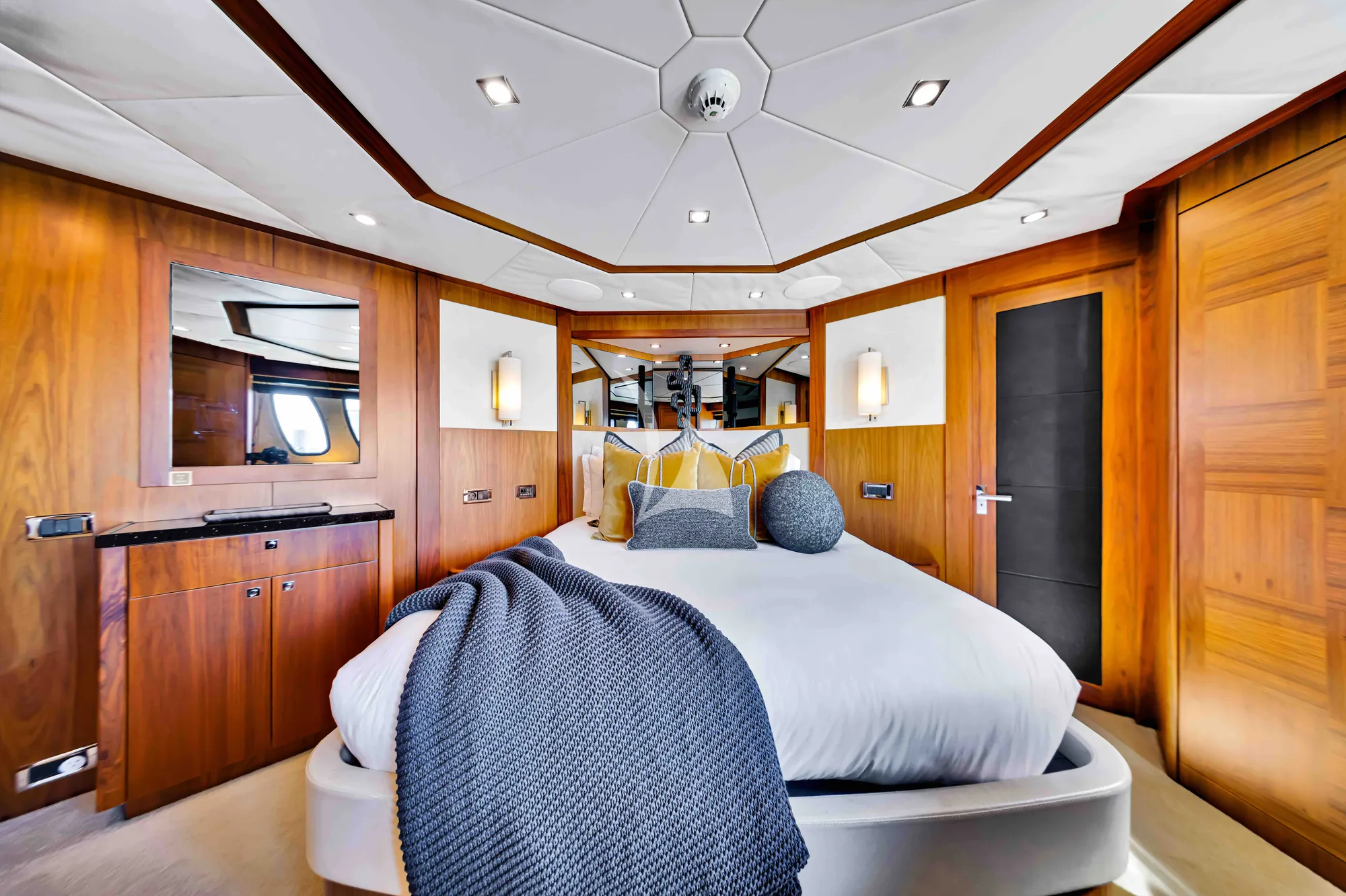NATURAL 9 Sunseeker 37m - VIP cabin 2