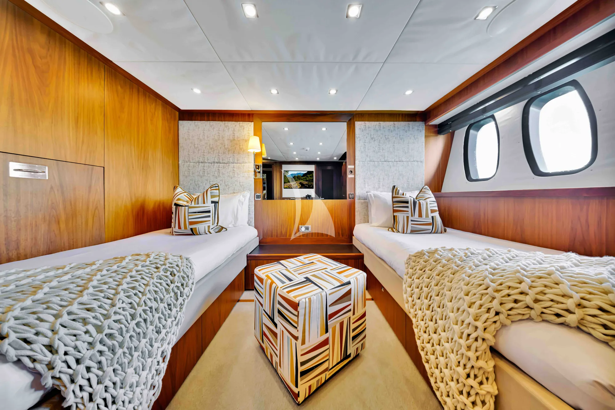 NATURAL 9 Sunseeker 37m - twin cabin 1