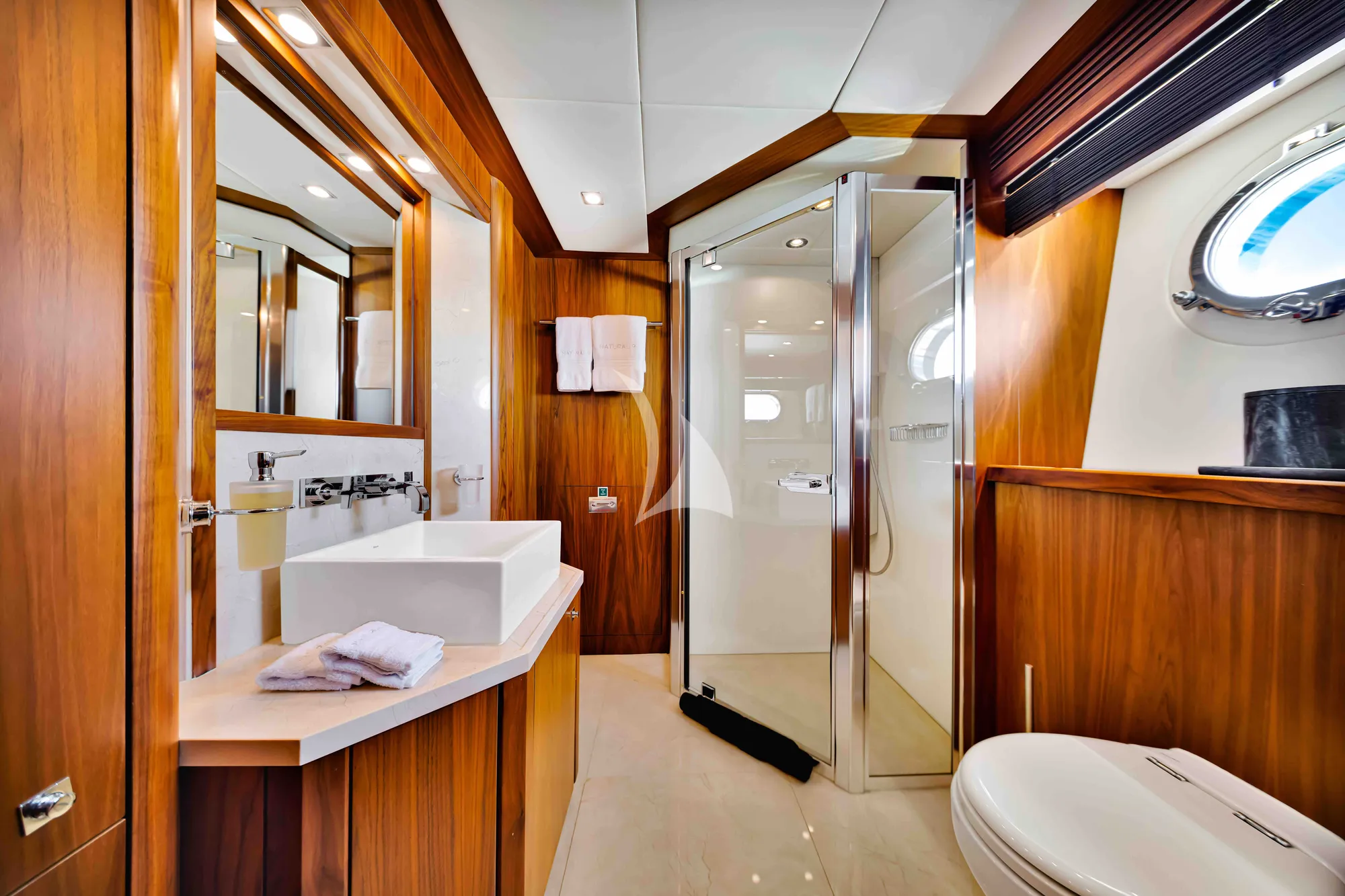 NATURAL 9 Sunseeker 37m - twin cabin 2 bathroom