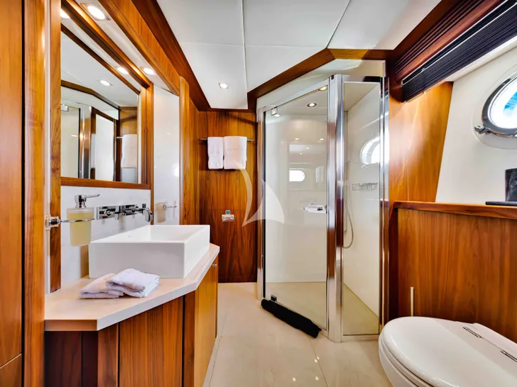 NATURAL 9 Sunseeker 37m - twin cabin 2 bathroom NATURAL 9 Sunseeker 37m - twin cabin 2 bathroom