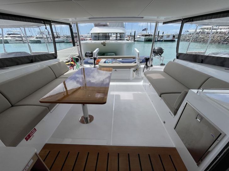 Nautitech 40 Open - aft deck seating and dining area Nautitech 40 Open - aft deck seating and dining area