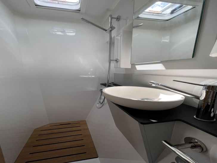 Nautitech 40 Open - cabin bathroom Nautitech 40 Open - cabin bathroom