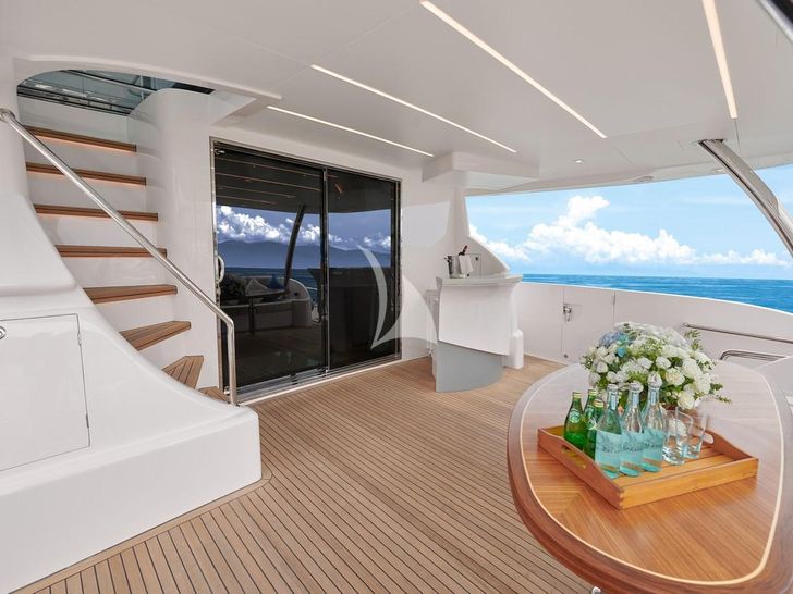 NAYA MARYN Horizon 94 - aft deck NAYA MARYN Horizon 94 - aft deck