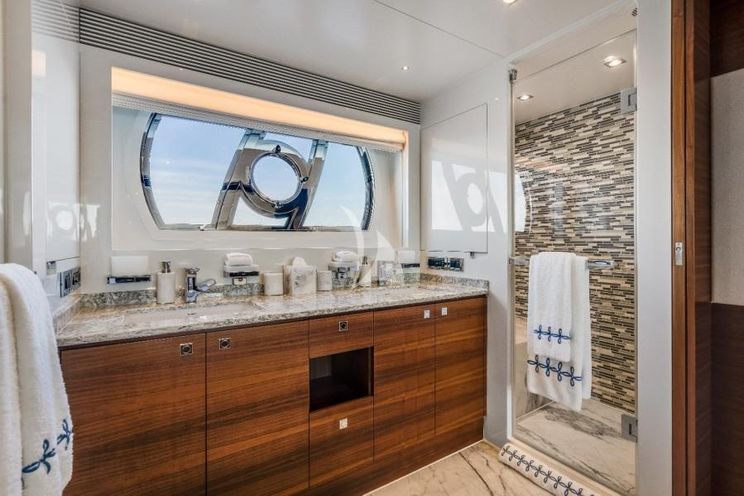 Charter Yacht NAYA MARYN - Horizon 94 - 4 Cabins - Nassau - Exumas - Staniel Cay - Bahamas