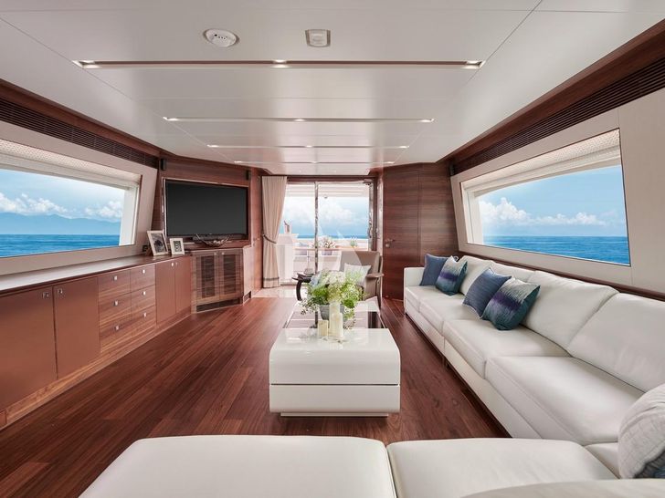 NAYA MARYN Horizon 94 - saloon seating with TV NAYA MARYN Horizon 94 - saloon seating with TV