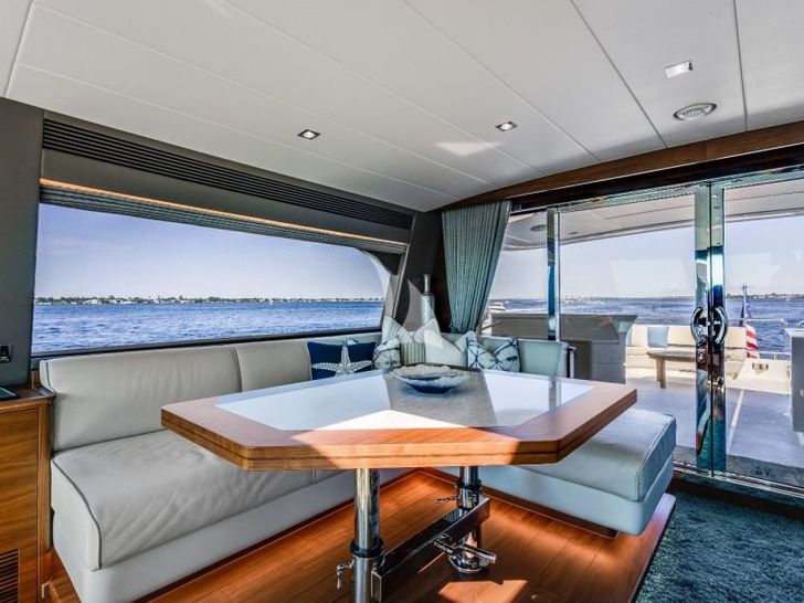 NAYA MARYN Horizon 94 - sky lounge NAYA MARYN Horizon 94 - sky lounge