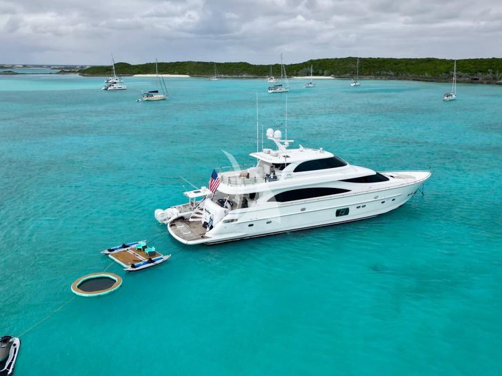 NAYA MARYN Horizon 94 - anchored with water the toys,other angle NAYA MARYN Horizon 94 - anchored with water the toys,other angle