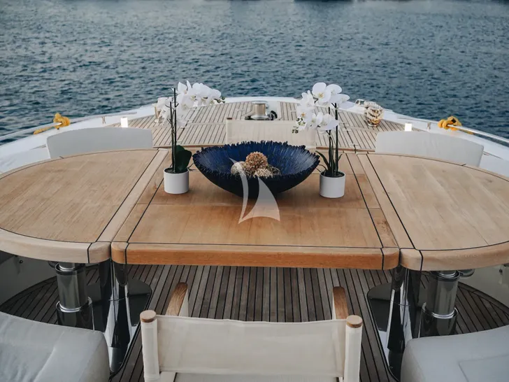 NAYLA Monte Carlo 75 - foredeck dining area NAYLA Monte Carlo 75 - foredeck dining area