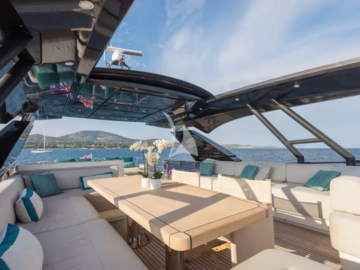 NAYLA Monte Carlo 75 - flybridge sun roof NAYLA Monte Carlo 75 - flybridge sun roof
