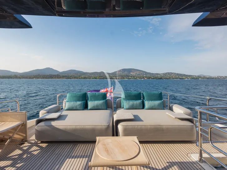 NAYLA Monte Carlo 75 - flybridge sunbeds NAYLA Monte Carlo 75 - flybridge sunbeds