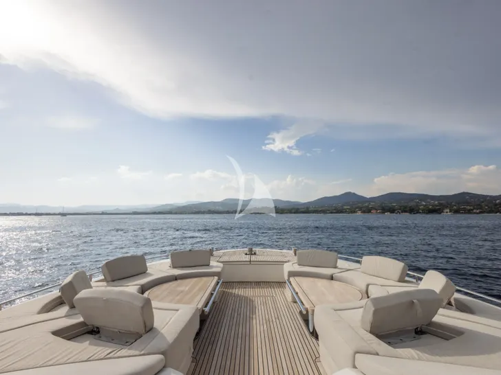 NAYLA Monte Carlo 75 - foredeck seating area NAYLA Monte Carlo 75 - foredeck seating area