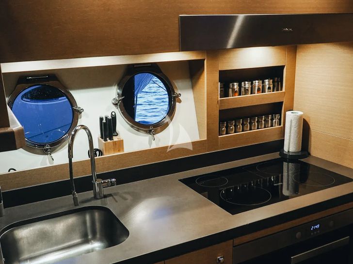 NAYLA Monte Carlo 75 - galley NAYLA Monte Carlo 75 - galley