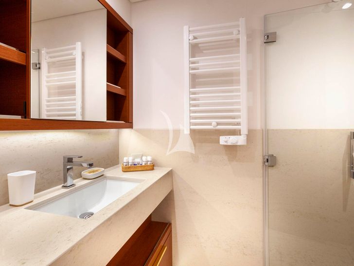 NEFESH Lagoon Seventy 7 - guest cabin bathroom NEFESH Lagoon Seventy 7 - guest cabin bathroom
