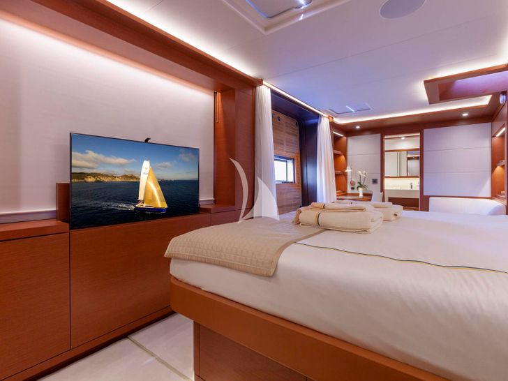 NEFESH Lagoon Seventy 7 - guest cabin bed NEFESH Lagoon Seventy 7 - guest cabin bed